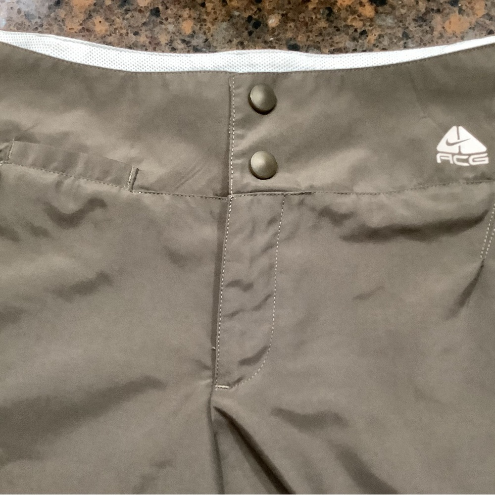 ACG Nike shorts. Olive green. Sz 8 excellent condition - Picture 3 of 6